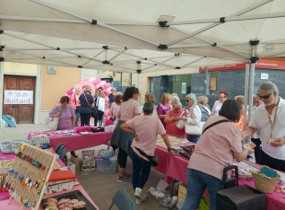 Paradeta plaça Vila Sin Teta Octubre Rosa 19 octubre 2023 ret.jpg