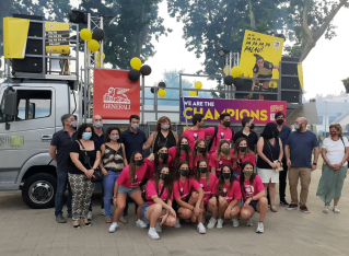 Camió Rua Generali Hoquei Club Palau amb regidors 18 juny 2021 ret.jpg