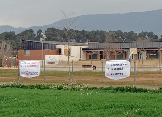 Pancartes vaga Escola Palau març 2022.jpg